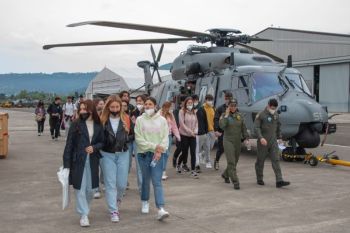 Parentucelli Arzelà: i liceali della 3S in visita alla base elicotteristi Maristaeli di Sarzana