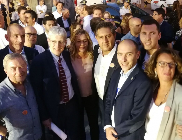 Cristina Ponzanelli chiude la campagna elettorale con Mario Giordano: “Basta alla politica del degrado”