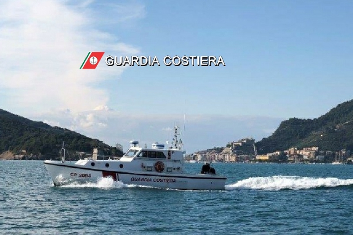 La Guardia Costiera della Spezia soccorre due unità da diporto e un pescatore subacqueo