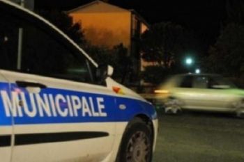 Comportamenti pericolosi alla guida, 26 sanzioni elevate dalla Polizia Locale spezzina in una sola sera