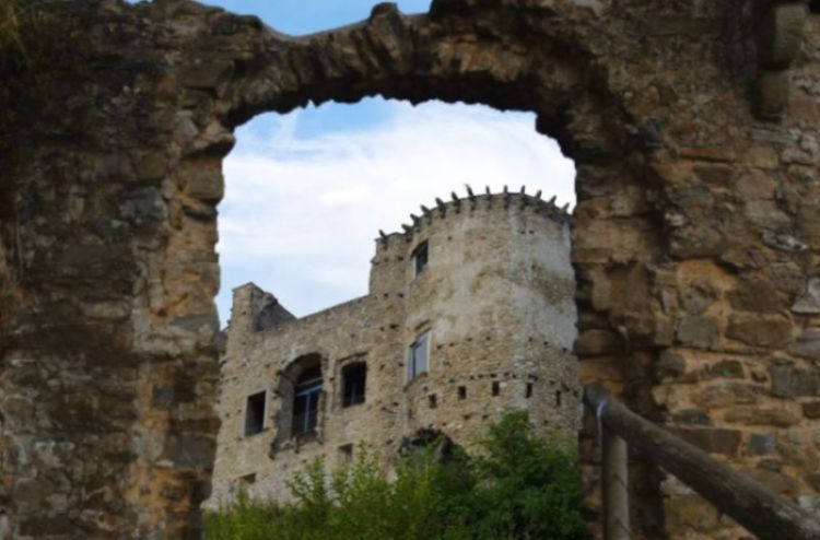 “Il colore dell’acqua”, mostra fotografica di Flavia Mauri al castello di Madrignano