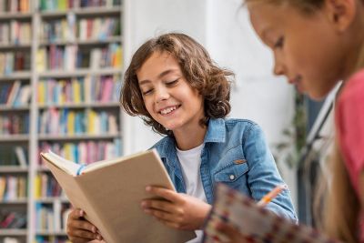 A Sarzana le letture ad alta voce dedicate ai bambini si arricchiscono con i laboratori di collage