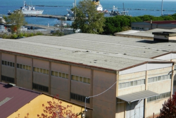 Il parco fotovoltaico libererà Marola dall&#039;eternit presente nei capannoni della base navale