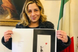 Il sindaco Cristina Ponzanelli in occasione della presentazione della mostra