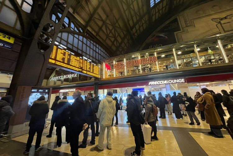 Persona investita da un treno a Pavia, cancellazioni e ritardi sulla linea Milano - Genova