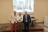 &#039;Pensando alla società moderna&#039;: la nuova scultura di Maurizio Rodighiero in Piazza Cesare Battisti