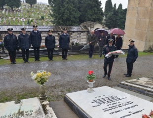 Deposta una corona di fiori in memoria dell&#039;appuntato Francesco Corradi