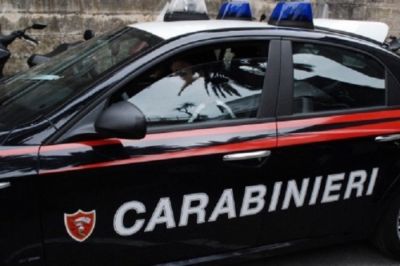 Fugge in auto all&#039;alt con 12 grammi di cocaina, 29enne inseguito e arrestato dai carabinieri
