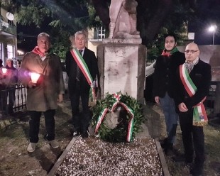 A Ceparana brillano le fiaccole della Liberazione (fotogallery)