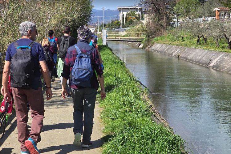 Con l&#039;attore e &quot;pellegrino della salute&quot; Filippo Arcelloni lungo la Via Francigena e il Canale Lunense