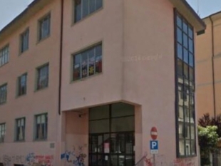 &quot;Banchettano&quot; all&#039;interno della scuola di Via Firenze