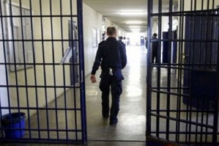 Tenta di introdurre hashish nel carcere della Spezia, ma la Polizia Penitenziaria la scopre