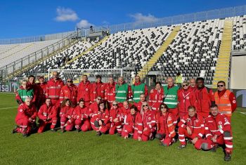 Volontari CRI in campo per l&#039;assistenza sanitaria durante le partite dello Spezia Calcio