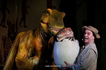 Incredibili repliche animatronic di dinosauri per parlare a bambini e ragazzi di bullismo