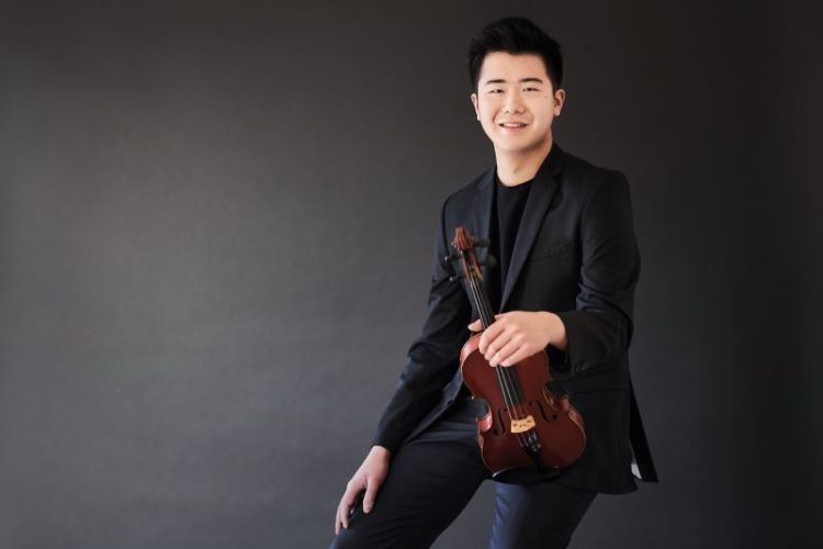 Simon Zhu, vincitore del Premio Paganini 2023 sul palco di Carro