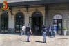 Polizia nella stazione centrale della Spezia