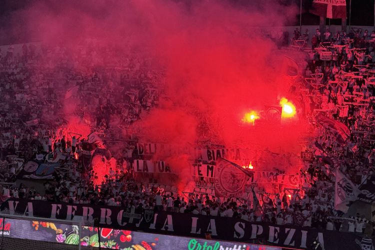 La Curva Ferrovia fa dodici su dodici: il settore caldo del tifo già sold out contro il Palermo