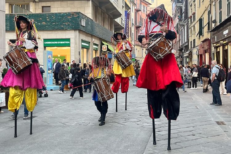 I trampolieri &quot;irlandesi&quot; hanno catturato l&#039;attenzione di grandi e piccoli