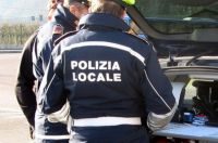 Guidava in stato di ebbrezza e con la patente sospesa da quattro anni