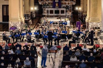 Un Natale in musica: emozioni e tradizione con la Fanfara della Marina Militare alla Spezia