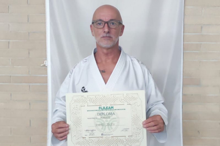 Da 37 anni a piedi nudi sul tatami, l&#039;amegliese Enrico Zolesi diventa maestro di karate