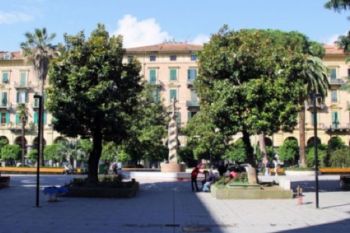 La Befana arriva in piazza Brin