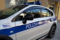 Fermato per aver parcheggiato in divieto, colleziona una raffica di ben più gravi sanzioni