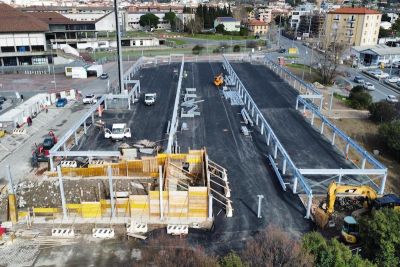 Parcheggi Palasport, lo stato dei lavori: scheletro per il piano superiore in costruzione