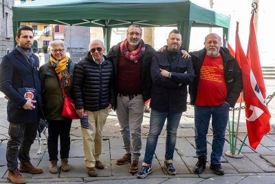 Gazebo del PCI a Sarzana, con il candidato sindaco Bellegoni