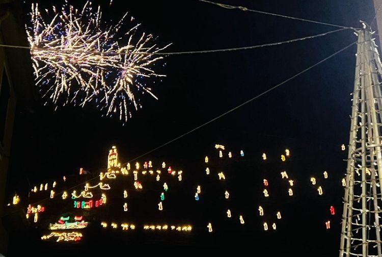 Oltre 17.000 luci e 250 figure: l&#039;8 dicembre si accende il Presepe di Manarola