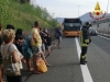 Vigili del Fuoco al lavoro nel raccordo per Lerici: prima un incidente stradale poi un autobus guasto