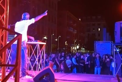 Il DJ Fabrizio Ferrari ha fatto ballare piazza Verdi