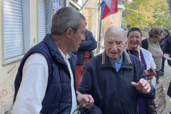 Elio al voto a 102 anni: “Votare è importante, andateci. L’assenteismo non è la risposta”