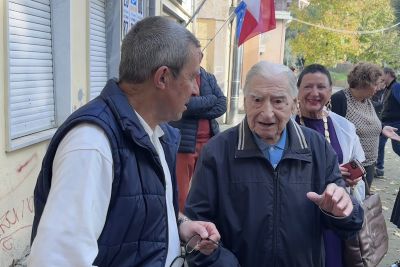 Elio al voto a 102 anni: “Votare è importante, andateci. L’assenteismo non è la risposta”