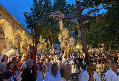 Una straordinaria processione con i Crocifissi Liguri in chiusura della 53° Festa del Mare di Levanto