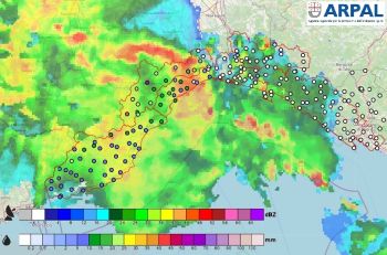 Forti piogge, esondazioni, sfollati e una frana sulla A10: il maltempo fa danni nel ponente della Liguria