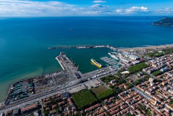 Come è cambiato il porto di Marina di Carrara dopo l’unificazione con La Spezia, i dati