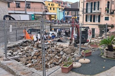 A Vernazza conclusi i lavori nel centro storico, apre il cantiere in piazzetta dei Caduti