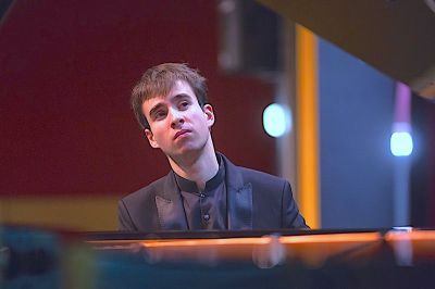 Il celebre pianista Scipione Sangiovanni concluderà le “Domeniche in Musica” al Ridotto del Teatro Impavidi