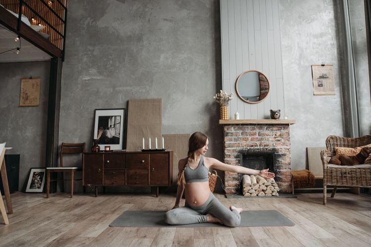 Praticare yoga in gravidanza: benefici e consigli