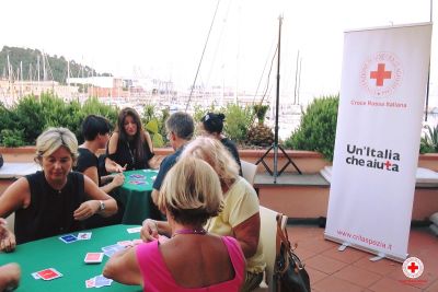 Torneo di burraco e bridge sotto le stelle in Piazza Verdi per sostenere la Croce Rossa e l&#039;Unitalsi