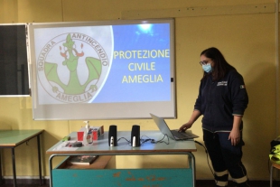 Ad Ameglia la Protezione Civile entra in classe