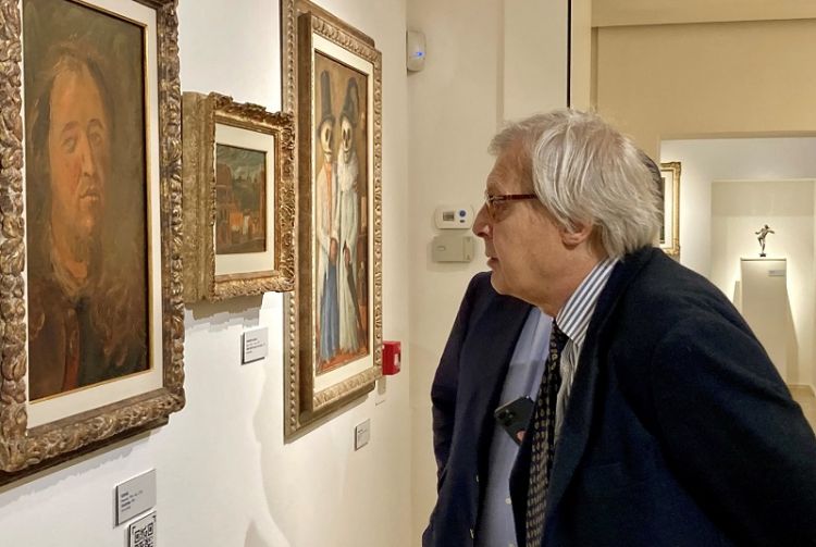 Vittorio Sgarbi in visita alla mostra &quot;Il corpo del colore&quot; in Fondazione Carispezia