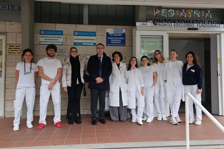 Gli assessori spezzini Guerri e Carli in visita al reparto di Pediatria nella Giornata Mondiale dell'Infanzia e dell'Adolescenza