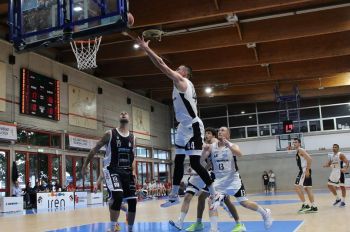 Basket, lo Spezia Tarros chiude il girone di andata ospitando Quarrata