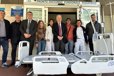 Un nuovo letto elettrico donato al reparto di Pediatria dell'ospedale Sant'Andrea della Spezia
