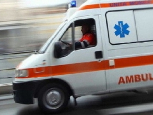 Auto si ribalta in autostrada tra Sarzana e Carrara