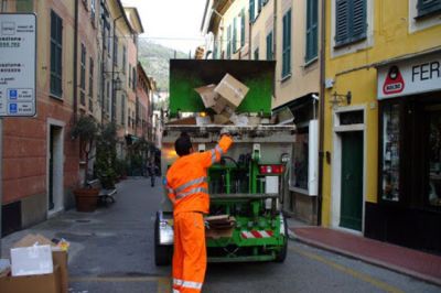 Raccolta dei rifiuti a Levanto, cambiano gli orari per le utenze non domestiche