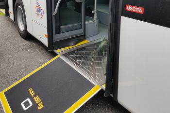 Autobus &quot;a chiamata&quot; per gli utenti con disabilità che hanno bisogno della pedana