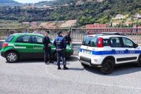 Denunciati titolari di attività commerciali che avevano conferito rifiuti ad uno svuotacantine